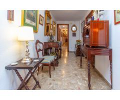 Espaciosa vivienda en pleno centro de Jerez con garaje.