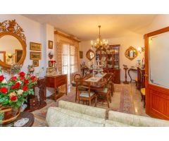 Espaciosa vivienda en pleno centro de Jerez con garaje.