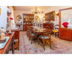 Espaciosa vivienda en pleno centro de Jerez con garaje.