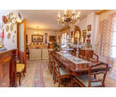 Espaciosa vivienda en pleno centro de Jerez con garaje.