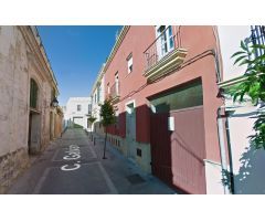 Casa solar para rehabilitar o derribar en pleno centro de Jerez