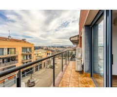 Dúplex semi-nou  amb terrassa, plaça daparcament i traster