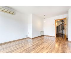 Dúplex semi-nou  amb terrassa, plaça daparcament i traster