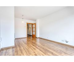 Dúplex semi-nou  amb terrassa, plaça daparcament i traster