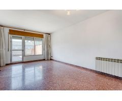 AMPLIA CASA EN VENDA AL BARRI DE LA PAU