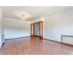 AMPLIA CASA EN VENDA AL BARRI DE LA PAU