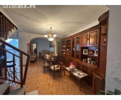 Se vende una casa adosada en centro de Molvizar Granada