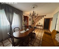 Se vende una casa en el centro de Molvízar granada