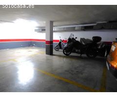 Plaza de garaje en plena Avenida junto a Comisaría.