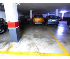 Plaza de garaje en plena Avenida junto a Comisaría.