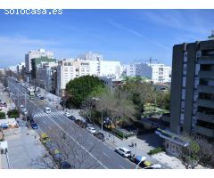 Amplia vivienda con vistas a la avenida a la altura deSanta Maria Del  Mar