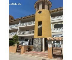 Apartamento en Venta en Torrevieja con Piscina Comunitaria y Vistas al Mar
