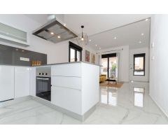 Villa con Piscina Privada en Torrevieja