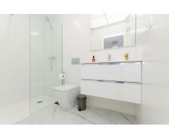 Villa con Piscina Privada en Torrevieja