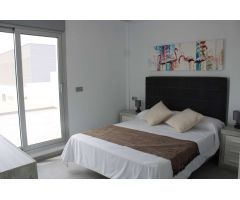 Encantadora Villa de Dos Plantas con Piscina Privada en San Fulgencio
