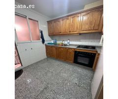 Apartamento encantador  de 4 habitaciones en la Avenida principal de Catral.