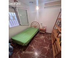 Apartamento encantador  de 4 habitaciones en la Avenida principal de Catral.