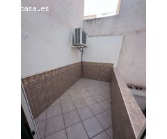 Apartamento encantador  de 4 habitaciones en la Avenida principal de Catral.