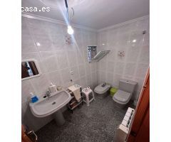 Apartamento encantador  de 4 habitaciones en la Avenida principal de Catral.