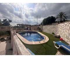 Hermosa Finca Urbana de 6 Dormitorios en Venta en Crevillente con Piscina Privada