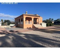 Espectacular Villa de 3 Habitaciones en Venta en el Corazón del Campo de Catral
