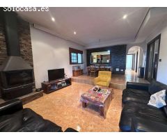 Mansion Rústica de 400m2 en Venta en Catral: Una Gran Propiedad Llena de Potencial