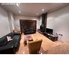 Mansion Rústica de 400m2 en Venta en Catral: Una Gran Propiedad Llena de Potencial