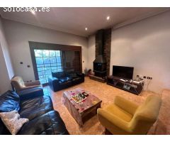 Mansion Rústica de 400m2 en Venta en Catral: Una Gran Propiedad Llena de Potencial