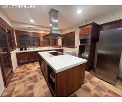 Mansion Rústica de 400m2 en Venta en Catral: Una Gran Propiedad Llena de Potencial