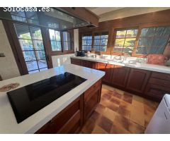 Mansion Rústica de 400m2 en Venta en Catral: Una Gran Propiedad Llena de Potencial