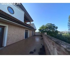 Mansion Rústica de 400m2 en Venta en Catral: Una Gran Propiedad Llena de Potencial