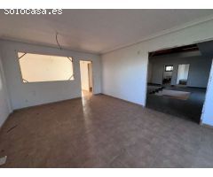 Mansion Rústica de 400m2 en Venta en Catral: Una Gran Propiedad Llena de Potencial