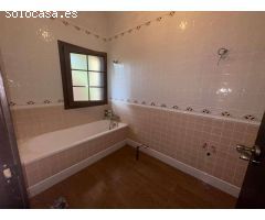 Mansion Rústica de 400m2 en Venta en Catral: Una Gran Propiedad Llena de Potencial