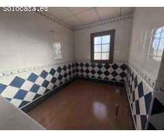 Mansion Rústica de 400m2 en Venta en Catral: Una Gran Propiedad Llena de Potencial