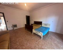 Mansion Rústica de 400m2 en Venta en Catral: Una Gran Propiedad Llena de Potencial