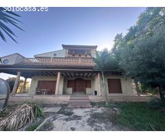 Mansion Rústica de 400m2 en Venta en Catral: Una Gran Propiedad Llena de Potencial