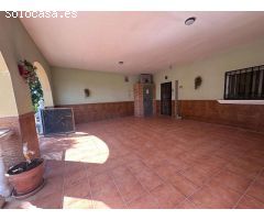 Elegancia Rústica: Amplia Casa Familiar en Catral