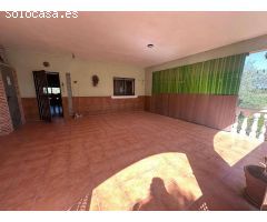Elegancia Rústica: Amplia Casa Familiar en Catral