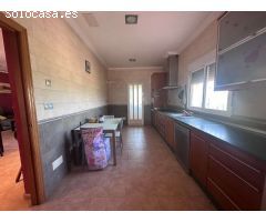 Elegancia Rústica: Amplia Casa Familiar en Catral