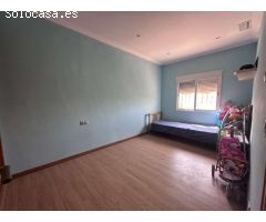 Elegancia Rústica: Amplia Casa Familiar en Catral