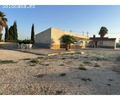 Encantadora Finca de 5 Habitaciones con Sitio para Casas Móviles y Piscina Privada – ¡Oportunidad de