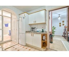 PISO DE 4 DORMITORIOS Y 2 BAÑOS EN EL CENTRO HISTORICO DE JEREZ. DISPONE DE PLAZA DE GARAJE