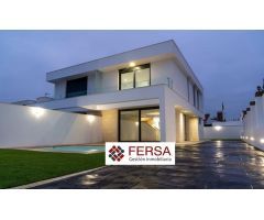 FERSA INMOBILIARIA VENDE EN EXCLUSIVA CHALET PAREADO CON PISCINA PRIVADA