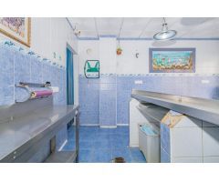 ¡Oportunidad de Negocio Única! Pescadería con Tradición y Clientela Fiel en Venta