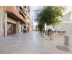 Local comercial en Granada zona Centro, 183 m. de superficie, junto a la plaza de Derecho,