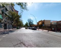 Garaje cerrado en Granada zona Zaidin, 12.80 m. de superficie.