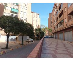 Garaje cerrado en Granada zona Zaidin, 12.80 m. de superficie.