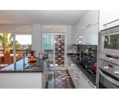 Apartamento Playa de lujo la Carihuela/Torremolinos cerca de Puerto Marina en Benalmádena