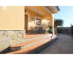 VENDEMOS CASA CON.