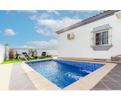 ESTECTACULAR CHALET CON PISCINA